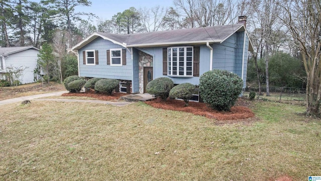 view of front facade featuring a front yard