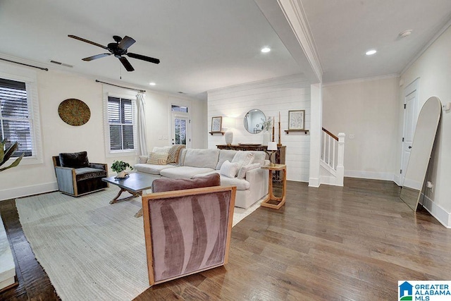 living room featuring ceiling fan, wood-type flooring, and ornamental molding