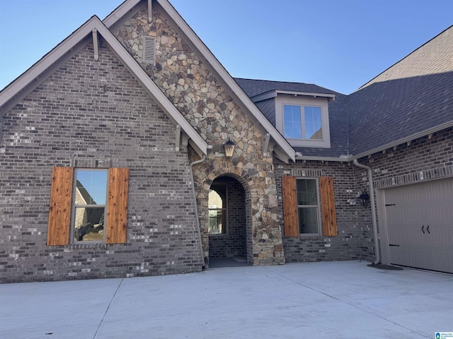 view of front of house featuring a garage