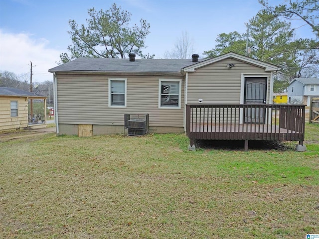 back of house featuring a wooden deck and a yard