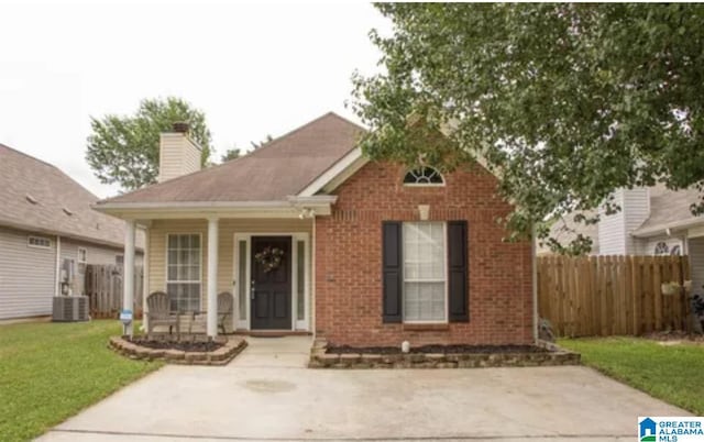 view of front of property with covered porch and a front lawn