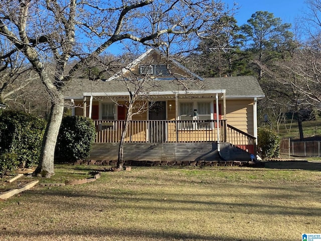 view of front of property with a front yard