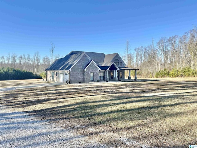 view of front facade with a front yard