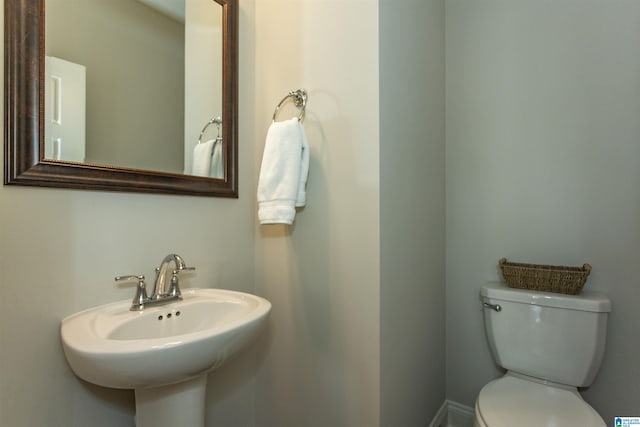 bathroom featuring toilet and sink