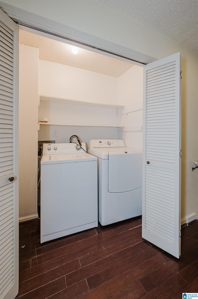 laundry area with independent washer and dryer, a textured ceiling, and dark hardwood / wood-style floors