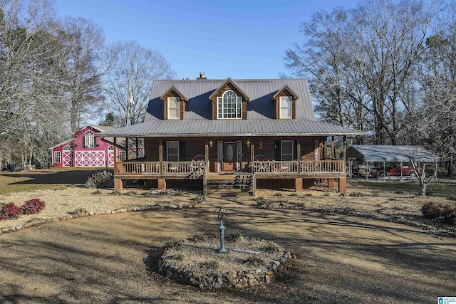 view of front of property featuring an outbuilding