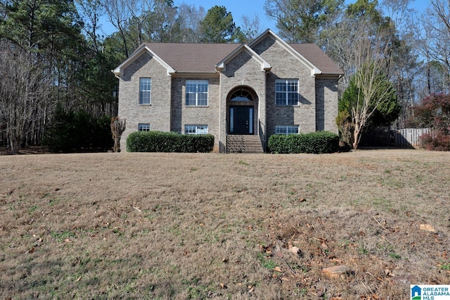 view of front of home featuring a front yard