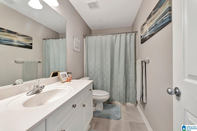 bathroom with toilet, vanity, and curtained shower