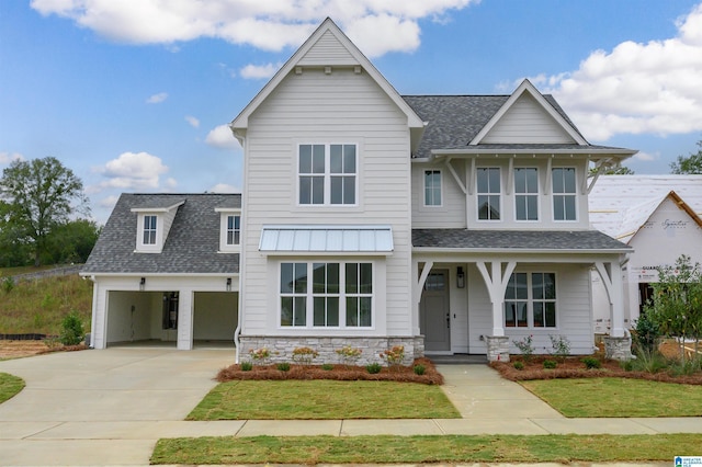 view of front of property featuring a front yard and a carport