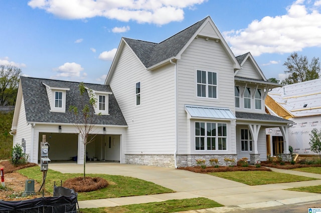 view of front facade featuring a garage