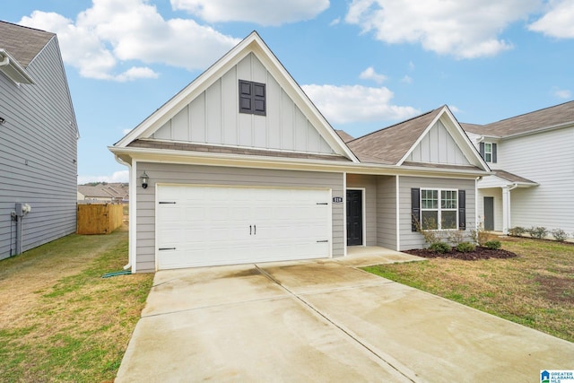 view of front of property featuring a front yard and a garage