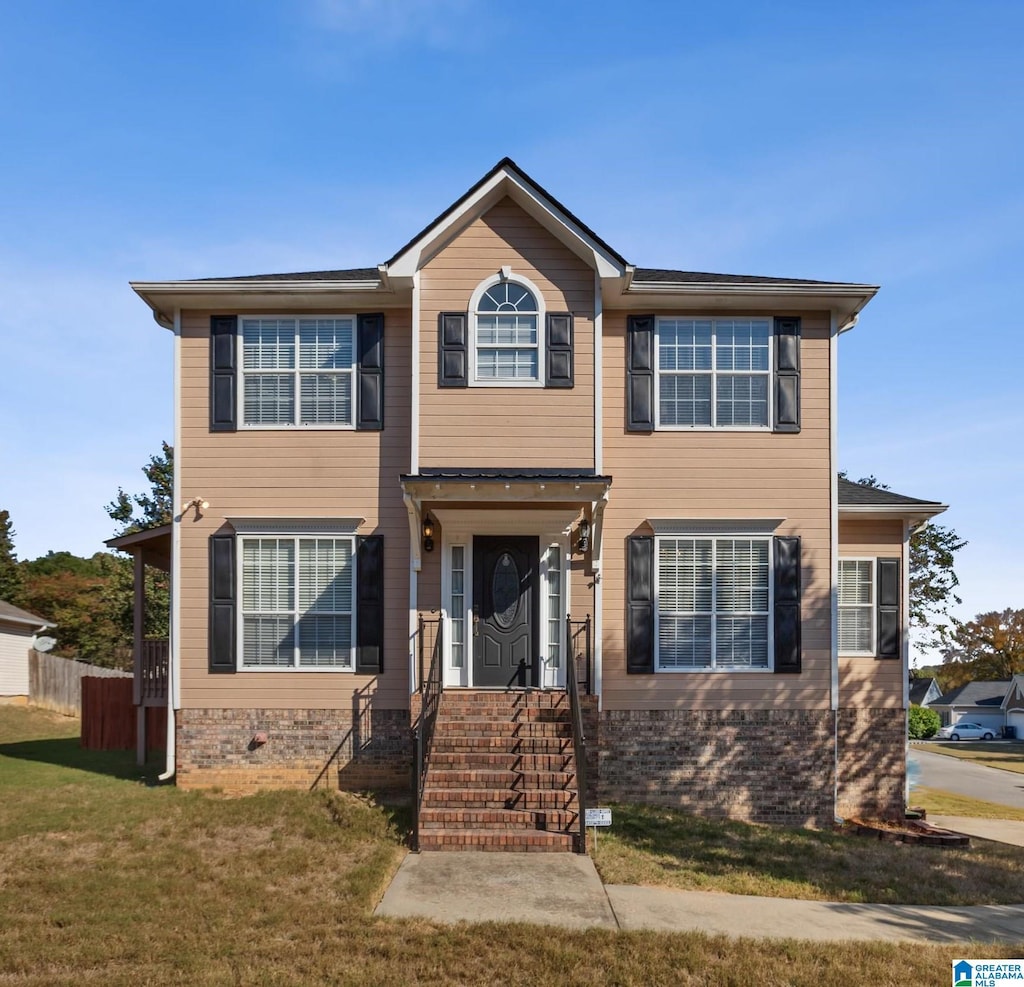 view of front facade featuring a front yard