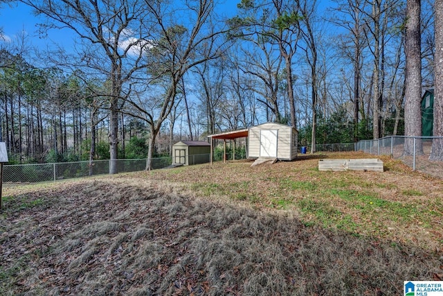 view of yard with a storage unit