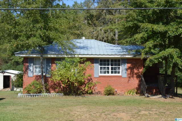 view of front of property with a front lawn