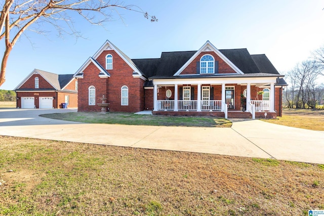 view of front of house featuring covered porch and a front yard