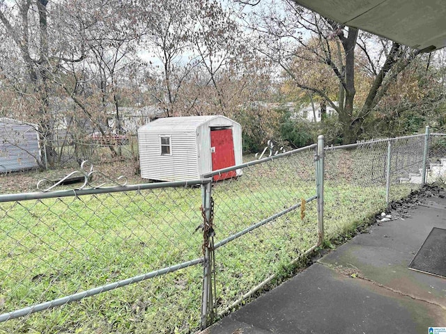 view of yard with a shed