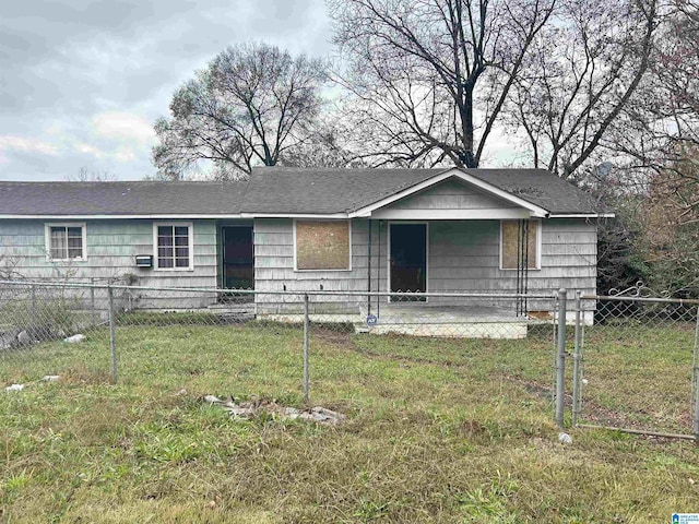 single story home with a front yard