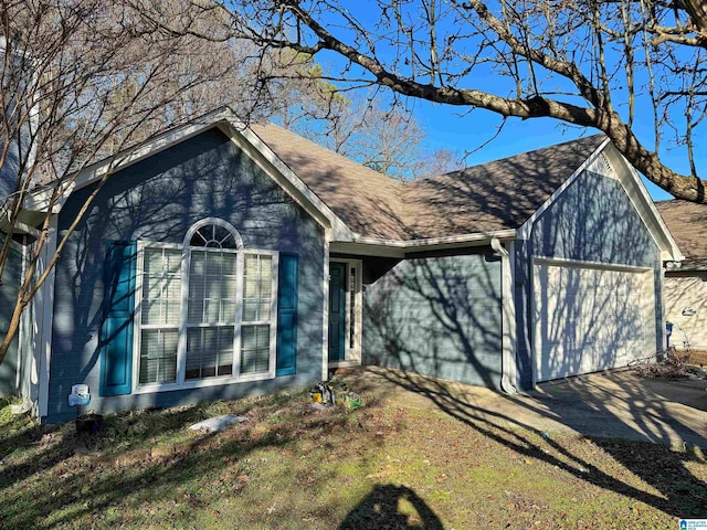 view of front facade with a garage