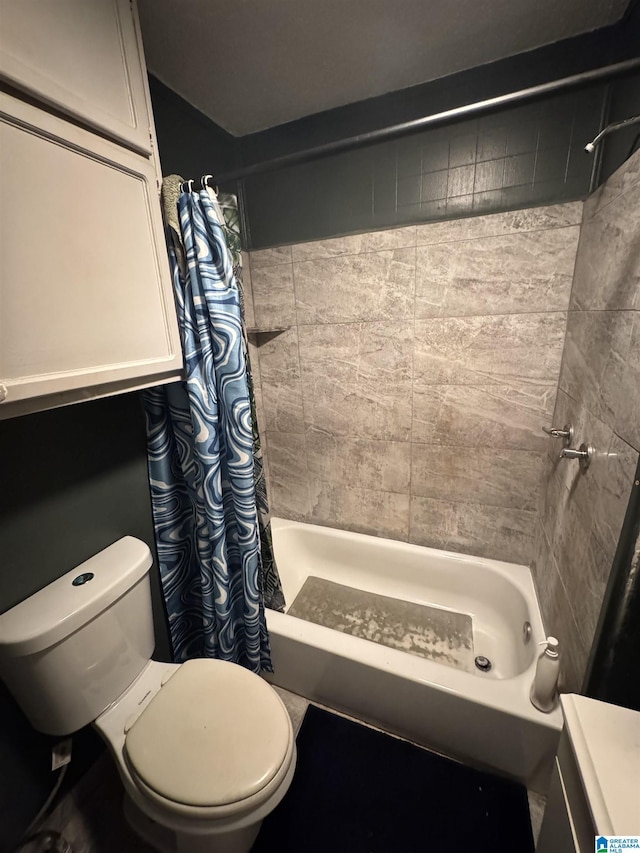 bathroom featuring shower / tub combo with curtain and toilet