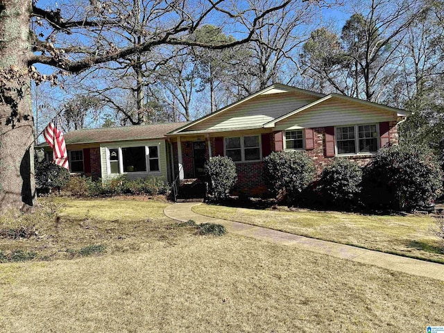 single story home with a front yard