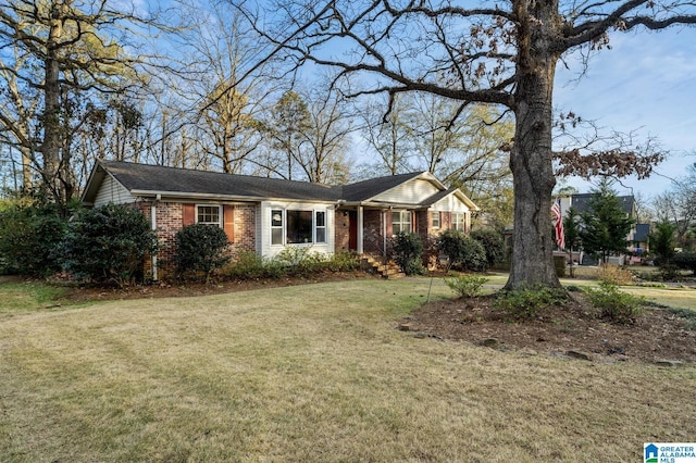 single story home with a front yard