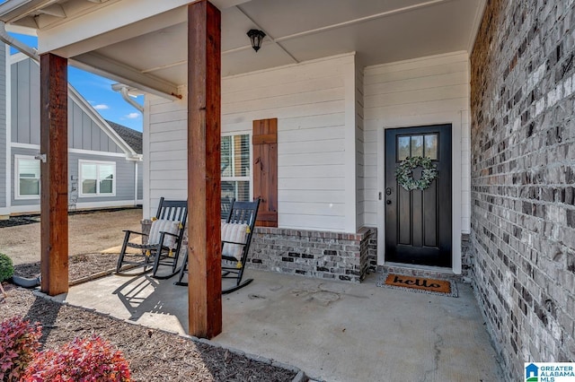 entrance to property featuring covered porch