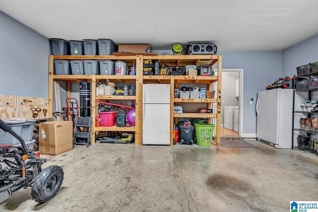 storage area with washing machine and clothes dryer