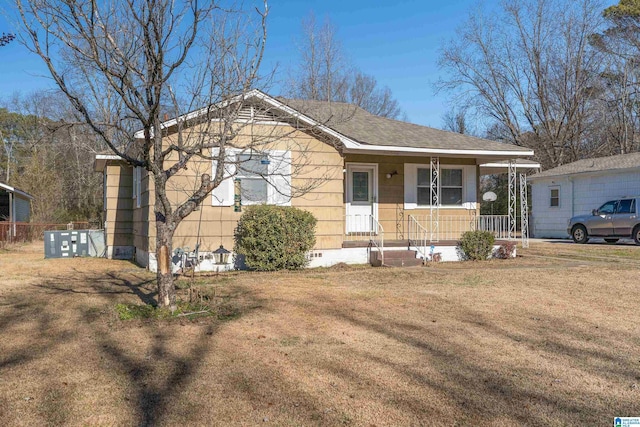 view of front of house featuring covered porch and a front yard