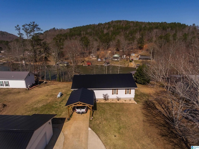 birds eye view of property featuring a wooded view and a mountain view