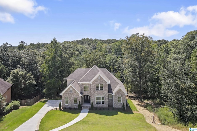 view of front of property with a front yard