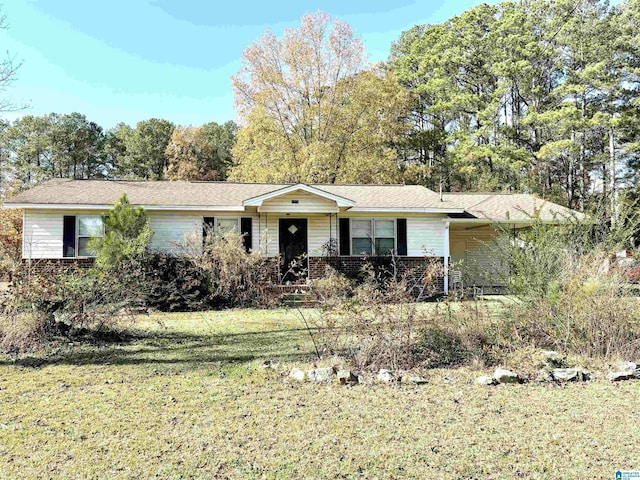 single story home with a front yard