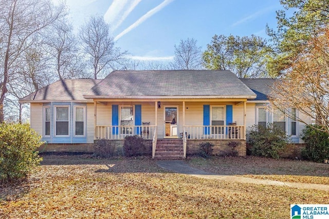 single story home featuring a porch