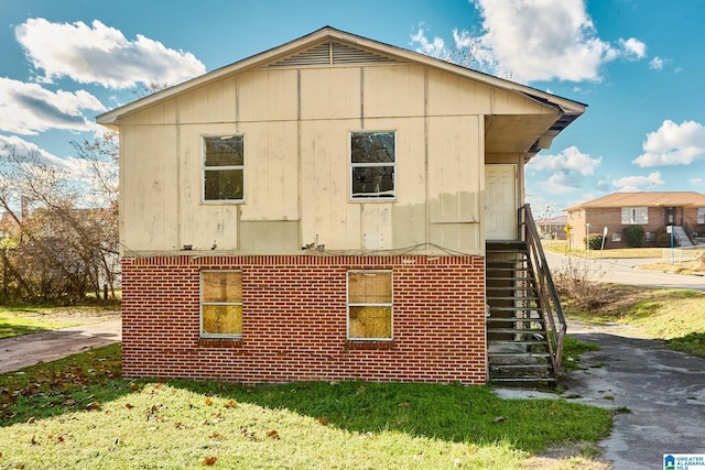 view of home's exterior