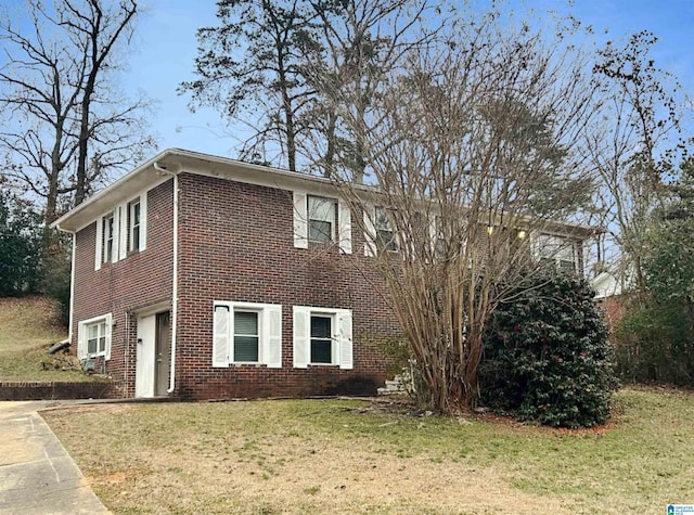 view of front of home featuring a garage and a front yard