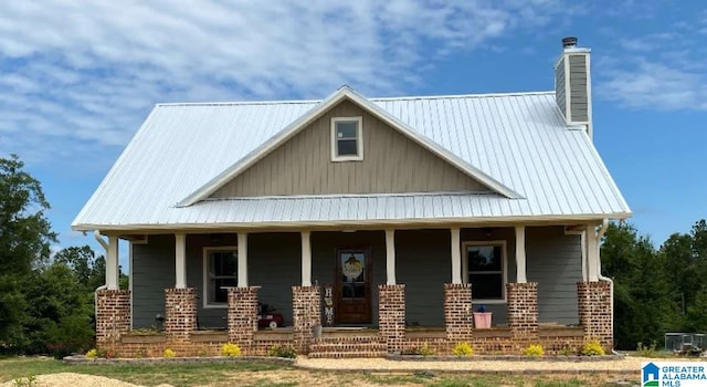 view of front of house featuring a porch