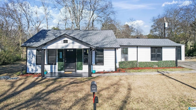 view of front of home with a front lawn