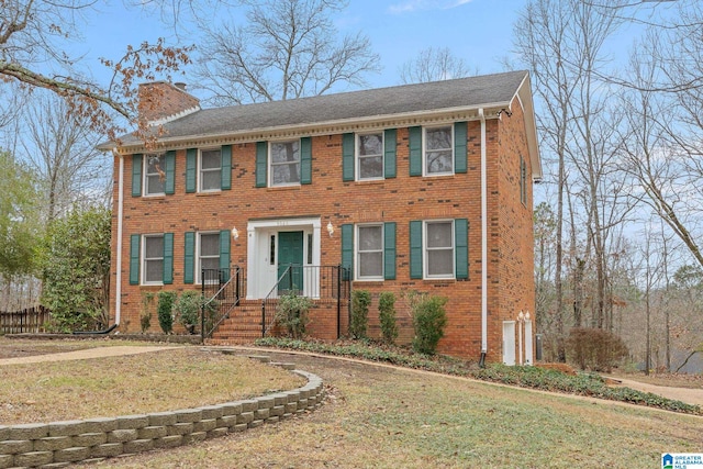 colonial home featuring a front yard