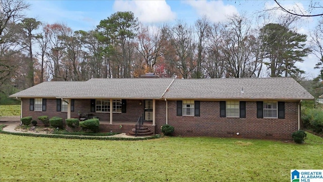 single story home featuring a front lawn