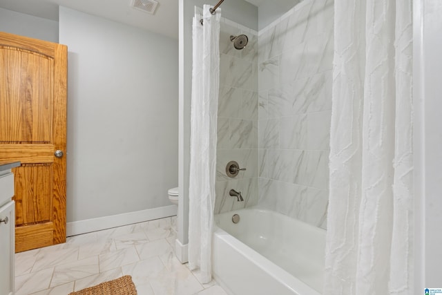 bathroom with shower / bath combo