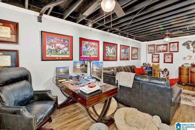 living room featuring ceiling fan, crown molding, and light hardwood / wood-style floors