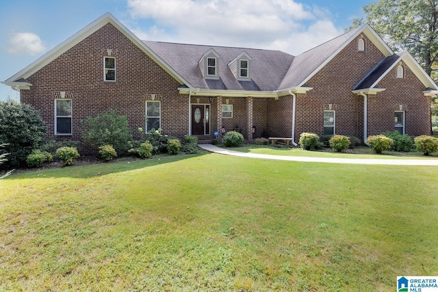 view of front of home featuring a front yard