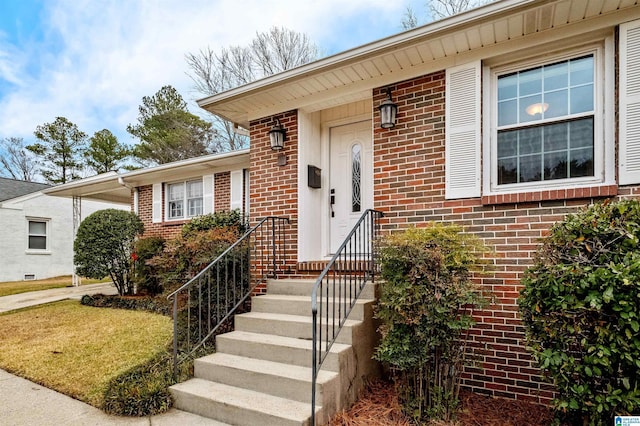 view of front of home with a front yard