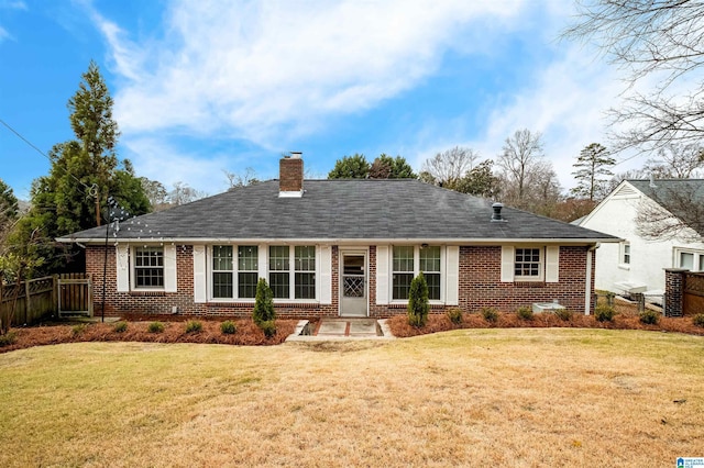 ranch-style house featuring a front yard