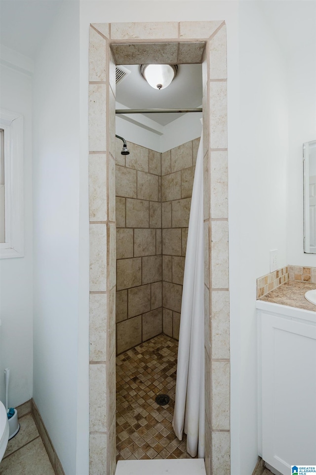 bathroom featuring curtained shower and vanity