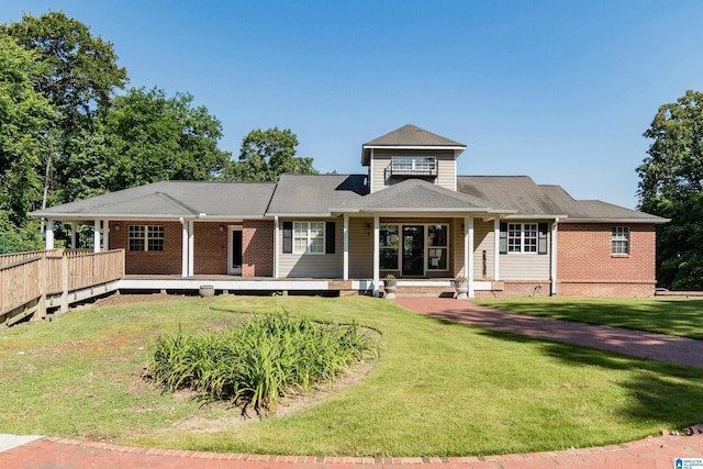 view of front facade with a front lawn and covered porch