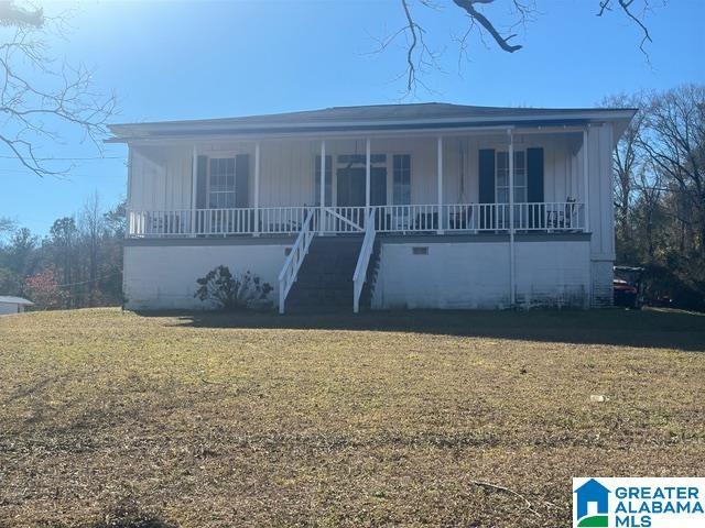 view of front facade with a front yard and covered porch