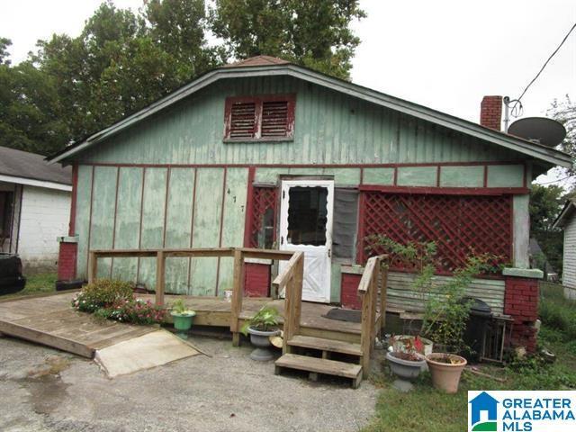 view of front facade with a wooden deck