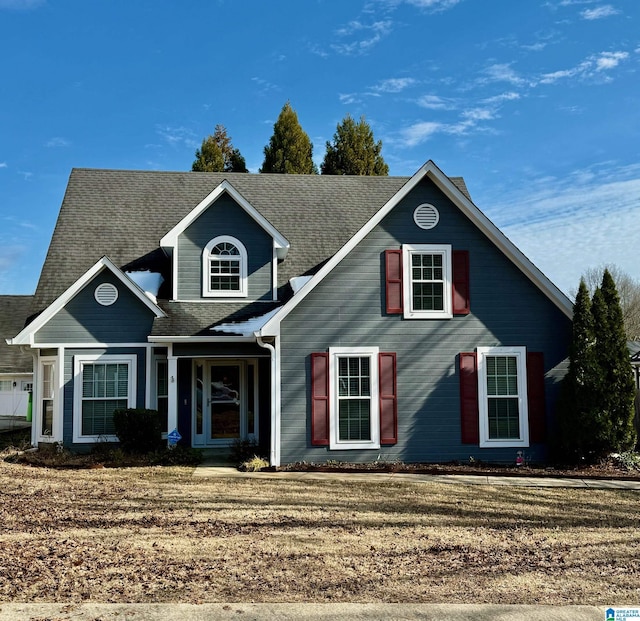 view of front of home featuring a front lawn