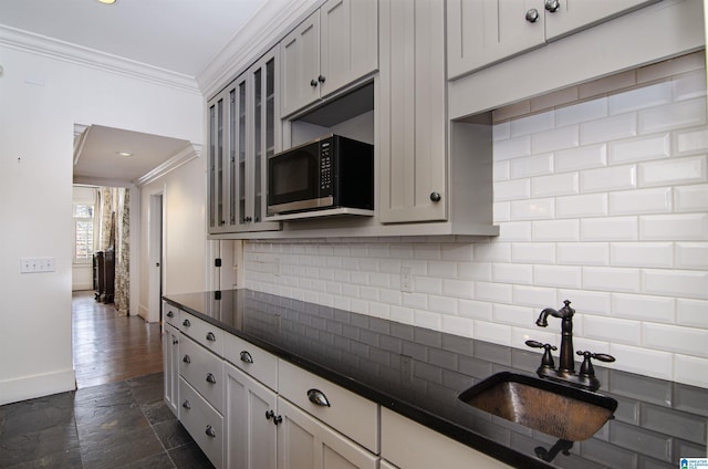 kitchen with crown molding, sink, backsplash, and gray cabinets