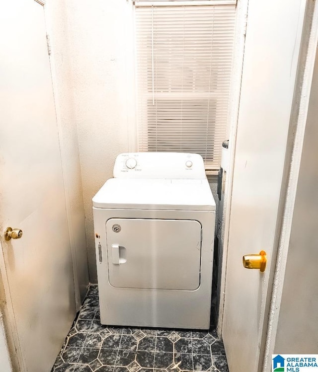 laundry area featuring washer / dryer